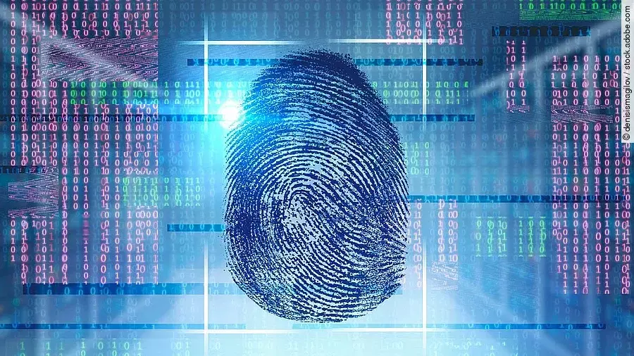 Fingerabdruck umgeben von Datennetzen