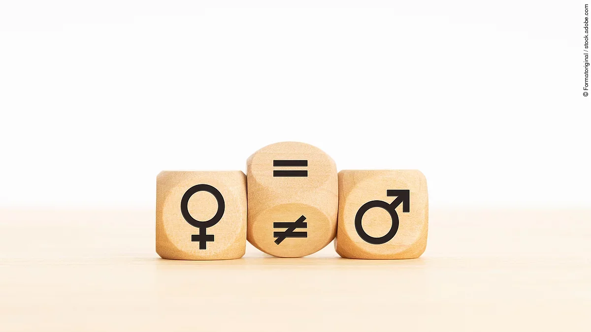 Gendermedizin Holzwürfel mit Gendersymbolen