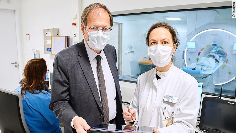 Wolfang Holzgreve und Ulrike Attenberger von der Uniklinik Bonn