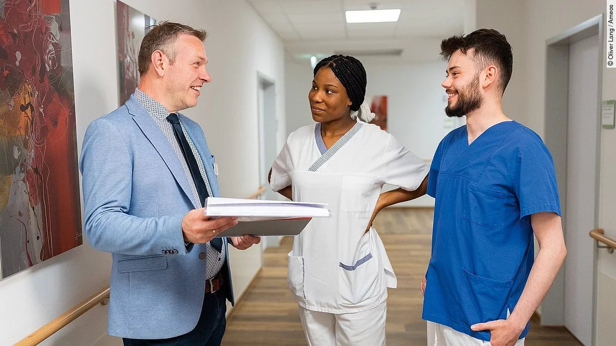 Eichhorn auf Station mit Pflegekräften