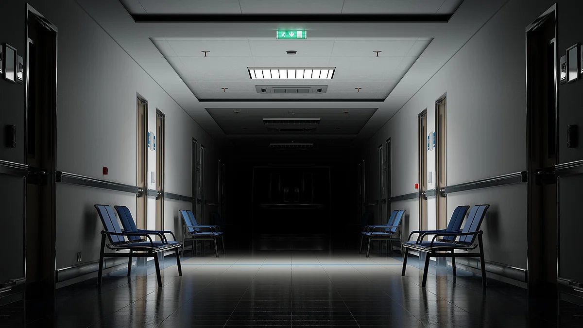 Krankenhausflur Ein leerer, dunkler Krankenhausflur.