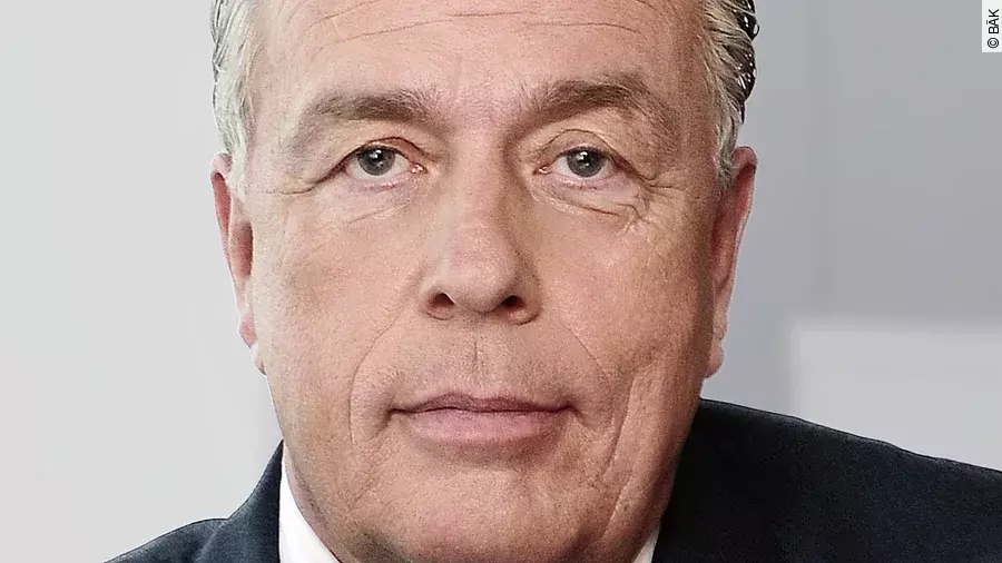 Dr. Klaus Reinhardt Dr. Klaus Reinhardt