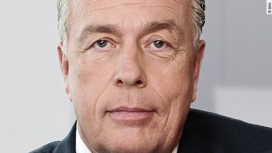 Dr. Klaus Reinhardt Dr. Klaus Reinhardt