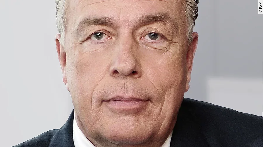 Dr. Klaus Reinhardt Dr. Klaus Reinhardt