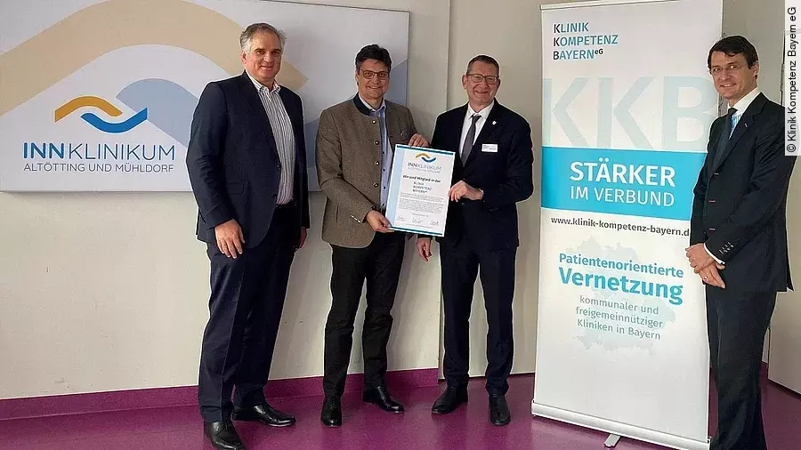 Übergabe der Urkunde Klinik-Kompetenz-Bayern eG