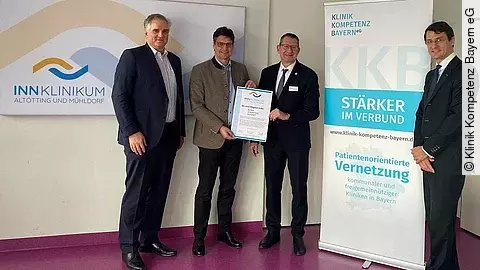 Übergabe der Urkunde Klinik-Kompetenz-Bayern eG Übergabe der Urkunde Klinik-Kompetenz-Bayern eG