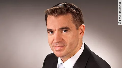 Andreas G. Henkel Andreas G. Henkel leitet die Abteilung Informationstechnologie am Klinikum rechts der Isar.