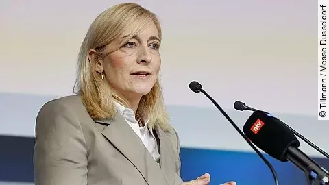 Nina Warken auf der Medica 2025, 48. Krankenhaustag