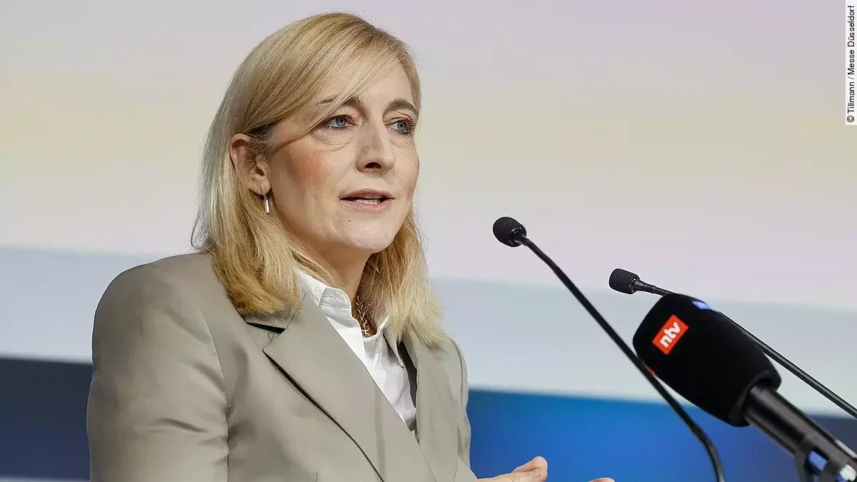 Nina Warken auf der Medica 2025, 48. Krankenhaustag