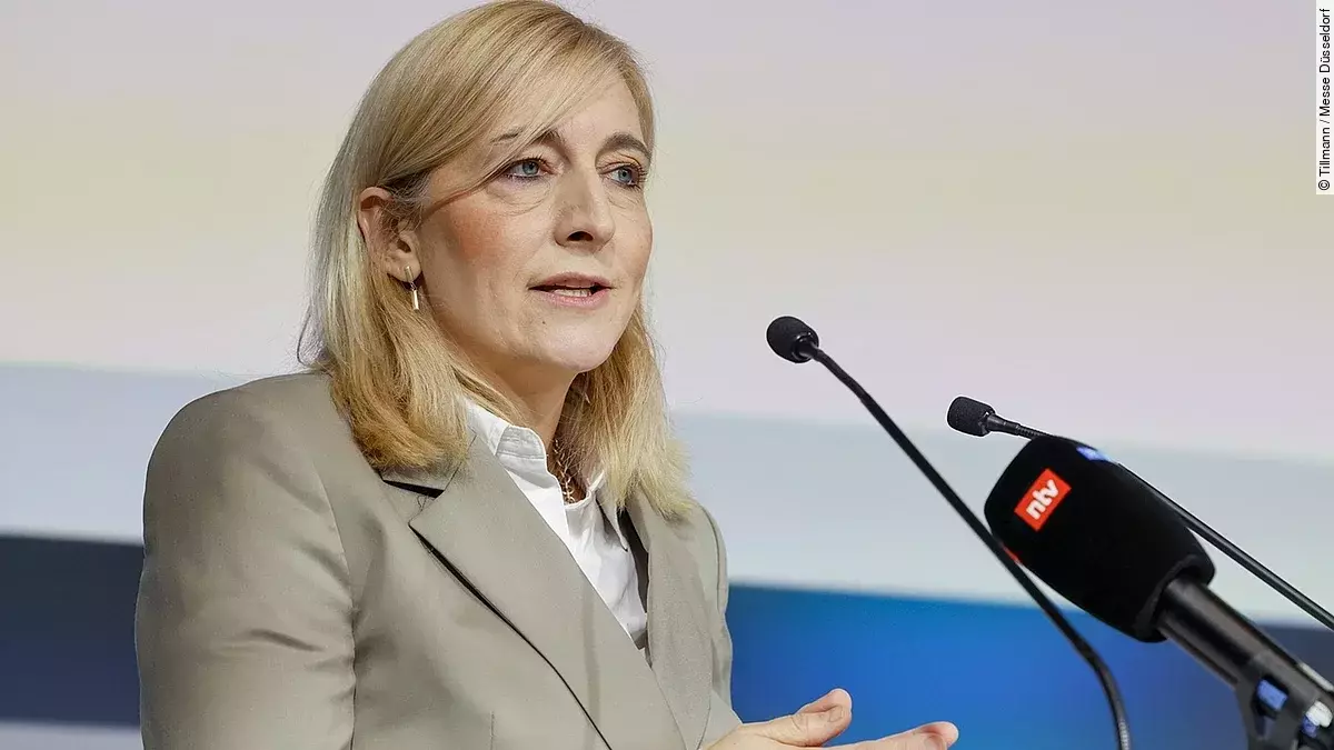 Nina Warken auf der Medica 2025, 48. Krankenhaustag