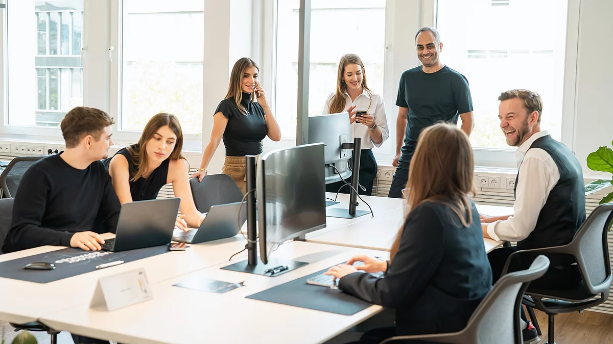 Das Team vom Teleradiologie-Anbieter Radiology Advanced in seinem Büro in Berlin