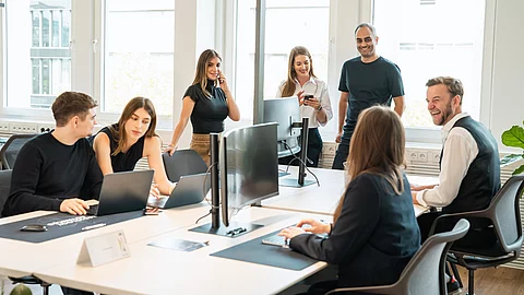 Das Team vom Teleradiologie-Anbieter Radiology Advanced in seinem Büro in Berlin