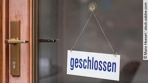 Ladentür mit "Geschlossen"-Schild