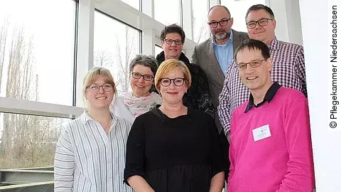 Vorstand Pflegekammer Niedersachsen untere Reihe v.l.n.r.: Nora Wehrstedt, Nadya Klarmann, Sascha Sandhorst, obere Reihe v.l.n.r.: Ulrike Mewing, Kerstin Stammel, Felix Berkemeyer, Benjamin Schiller