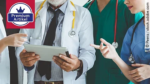 Ärzte-Konferenz mit Tablet