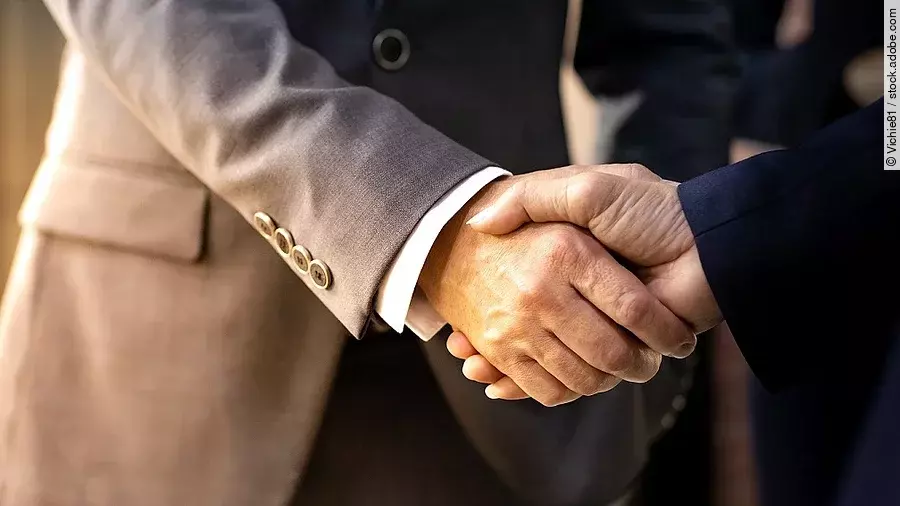 Handschlag Handschlag zweier Geschäftsleute