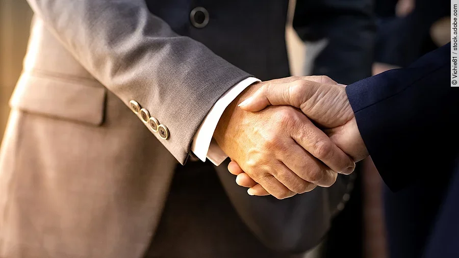 Handschlag Handschlag zweier Geschäftsleute
