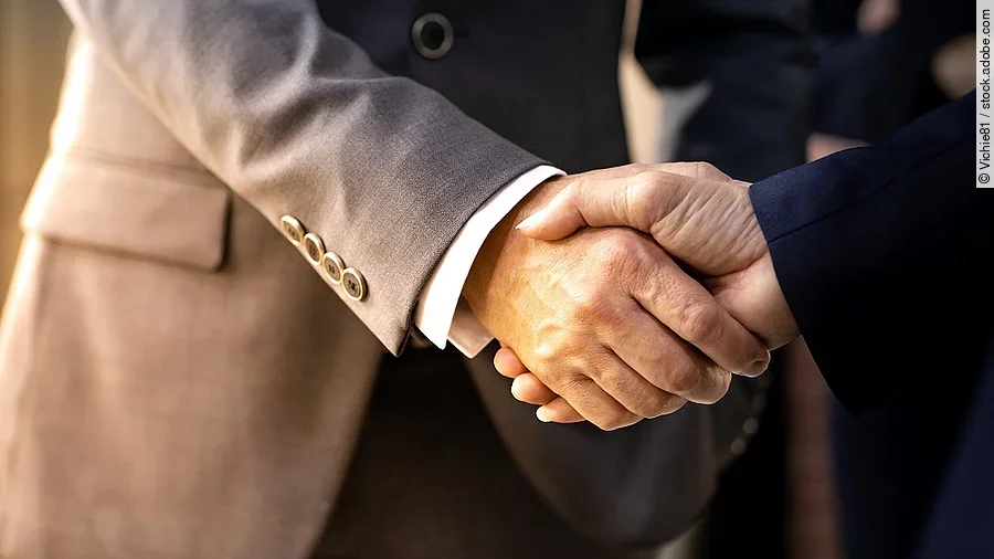 Handschlag Handschlag zweier Geschäftsleute