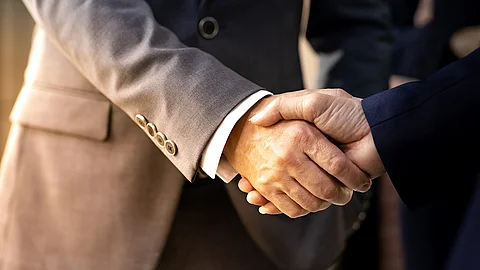 Handschlag zweier Geschäftsleute