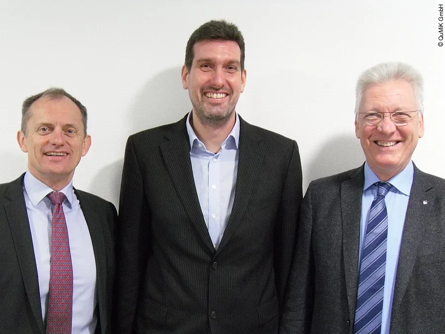 Geschäftsführer QuMiK v.l.: Matthias Ziegler, Thorsten Hauptvogel, Prof. Dr. Hans-Jürgen Hennes