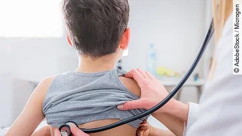 Kind bei Untersuchung Kind bei Untersuchung