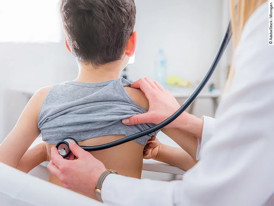 Kind bei Untersuchung Kind bei Untersuchung