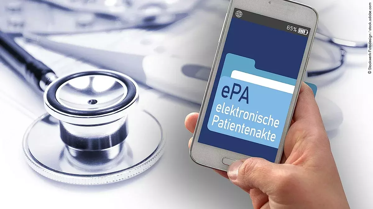 Elektronische Patientenakte Eine Hand hält ein Smartphone. Auf dem Display steht "ePa - Elektronische Patientenakte".