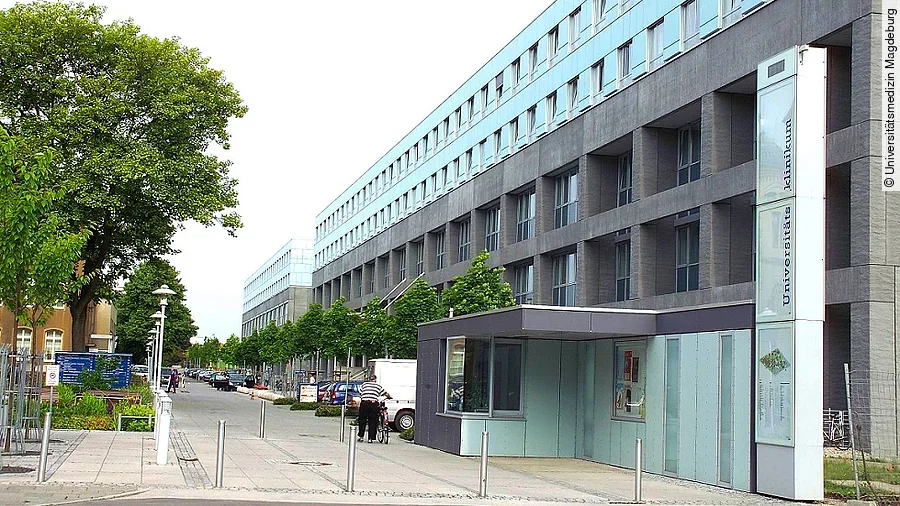 Eingang Universitätsklinikum Magdeburg