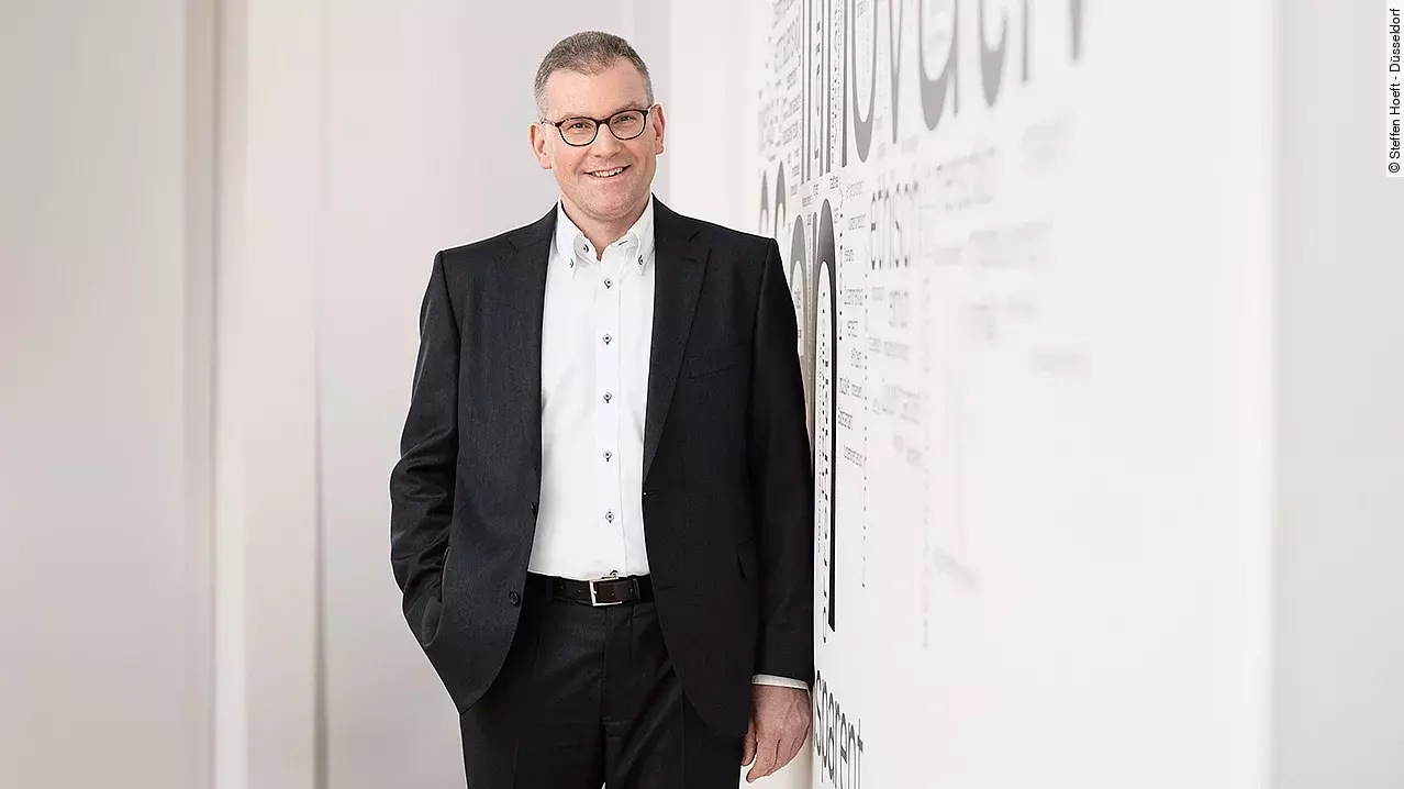 Dr. Frank Zils Dr. Frank Zils