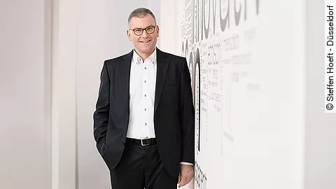 Dr. Frank Zils Dr. Frank Zils