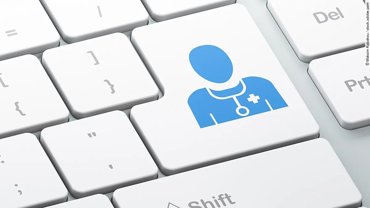 Digital Health Weße Tastatur. Auf der "Enter"-Tase ist ein Icon in Form eines Arztes abgebildet.