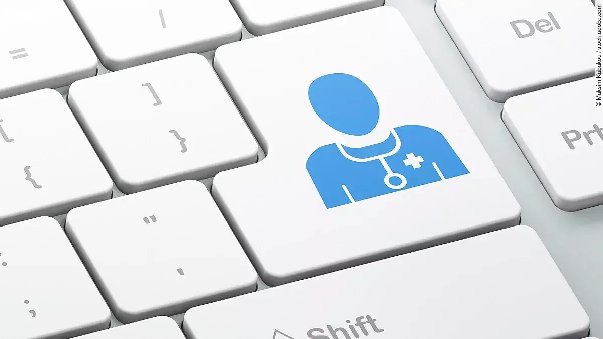 Digital Health Weße Tastatur. Auf der "Enter"-Tase ist ein Icon in Form eines Arztes abgebildet.