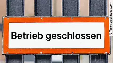Tür mit "Betrieb geschlossen"-Schild