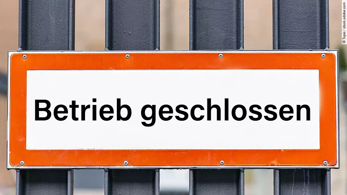 Tür mit "Betrieb geschlossen"-Schild
