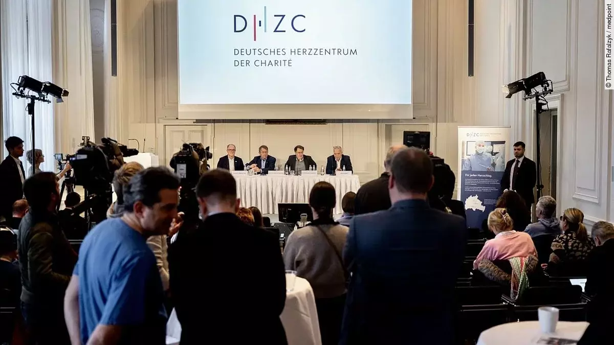 Karl Lauterbach zu Besuch im Deutschen Herzzentrum der Charité