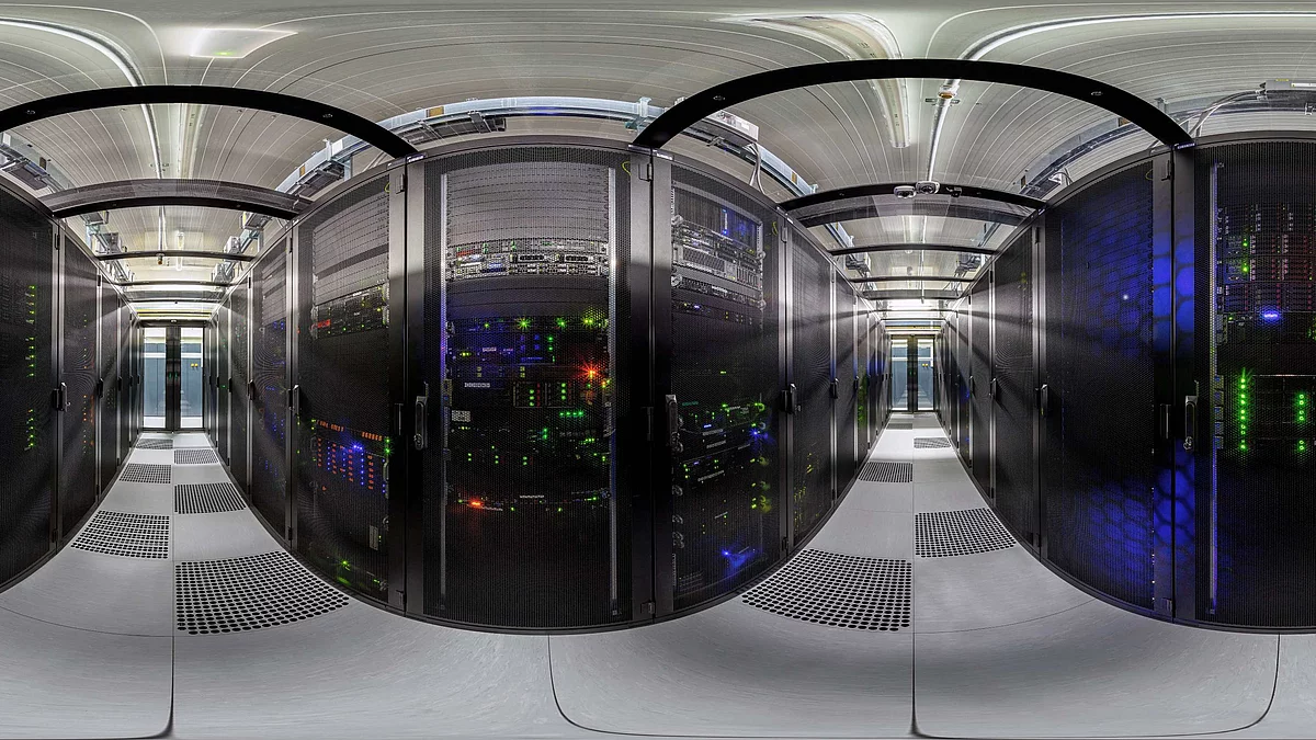 360 Grad Panoramabild eines Rechenzentrums