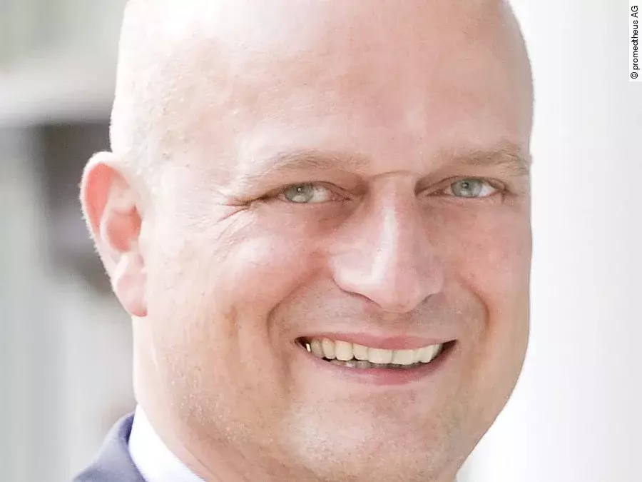 Dr. Carl Dujat Dr. Carl Dujat