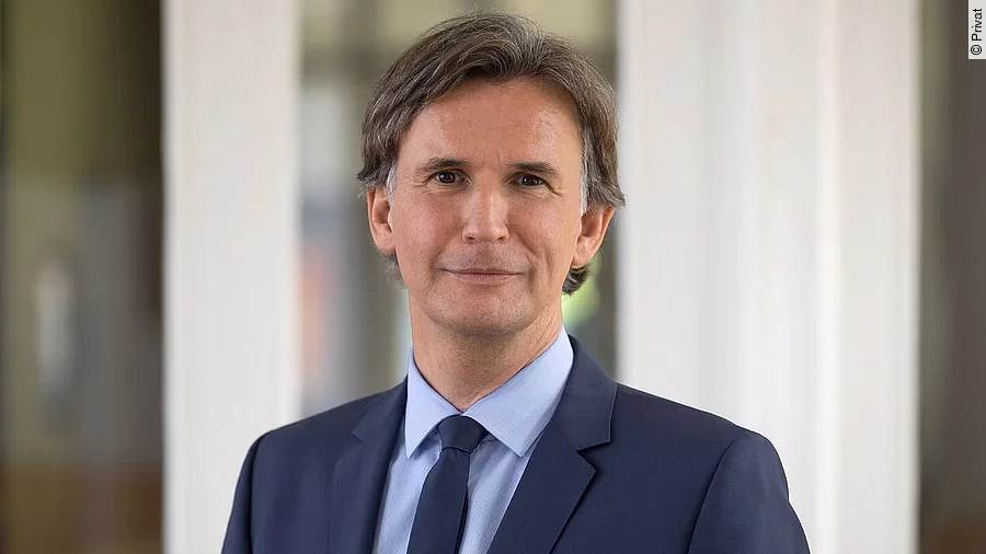 Dr. Thorsten Thiel Dr. Thorsten Thiel