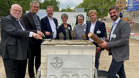 Grundsteinlegung des Anbaus am Vinzenzkrankenhaus Hannover. Grundsteinlegung des Anbaus am Vinzenzkrankenhaus Hannover.