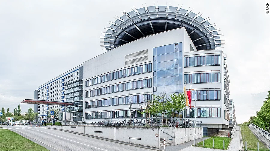 Haupteingang des Uniklinikums Halle Haupteingang des Uniklinikums Halle