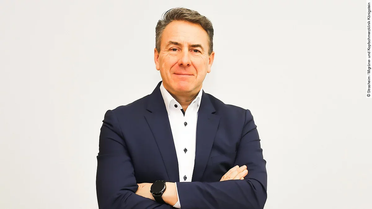 Dr. Roland Strasheim Dr. Roland Strasheim