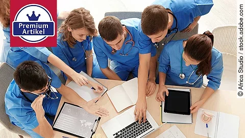 Medizinstudenten in Gruppenarbeit
