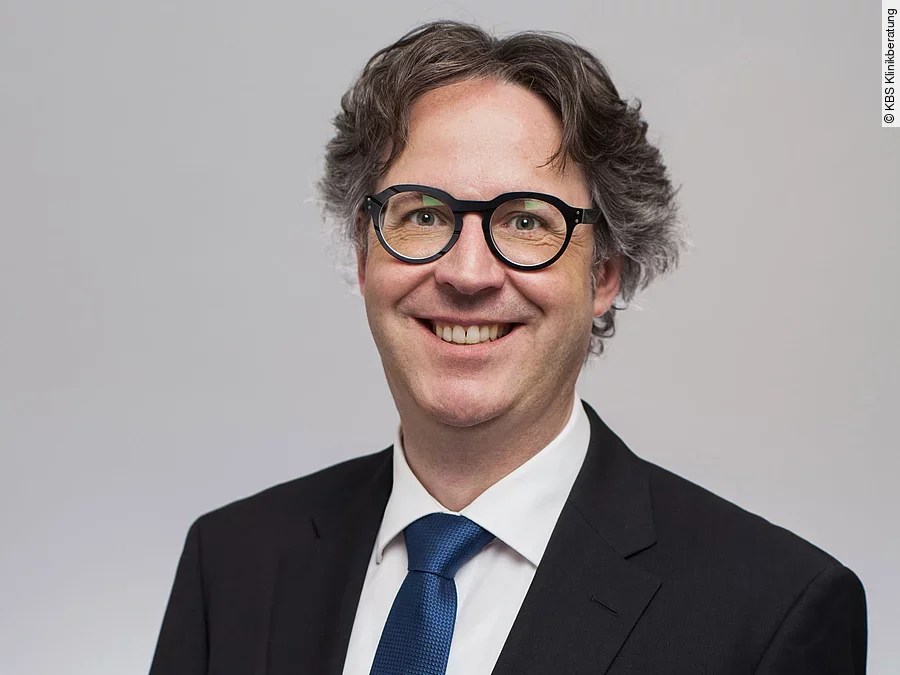 Dr. Nikolai von Schroeders