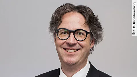 Dr. Nikolai von Schroeders