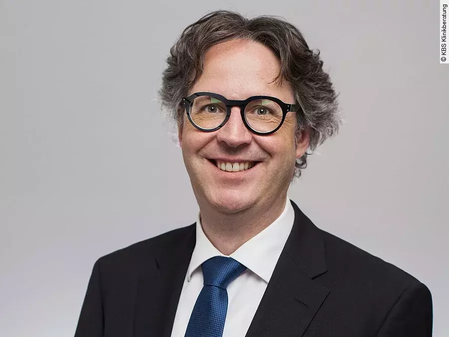 Dr. Nikolai von Schroeders