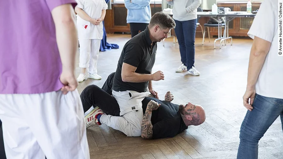 Anti-Gewalt-Training DRK Kliniken Berlin Anti-Gewalt-Training DRK Kliniken Berlin