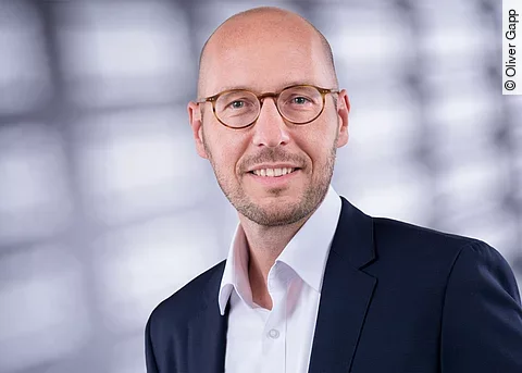 Dr. Oliver Gapp