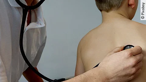 Untersuchung beim Kinderarzt