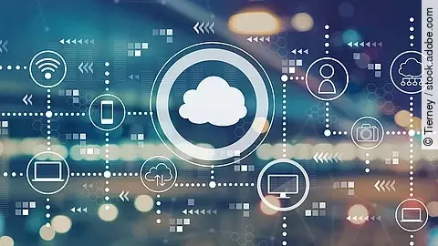 Ein imaginäres Datennetz bzw. Cloud-Computing-Netz. In der Mitte ist ein großes Symbol im Form einer Wolke. Rundherum erscheinen weitere Symbole wie ein Laptop oder das WLAN-Icon.
