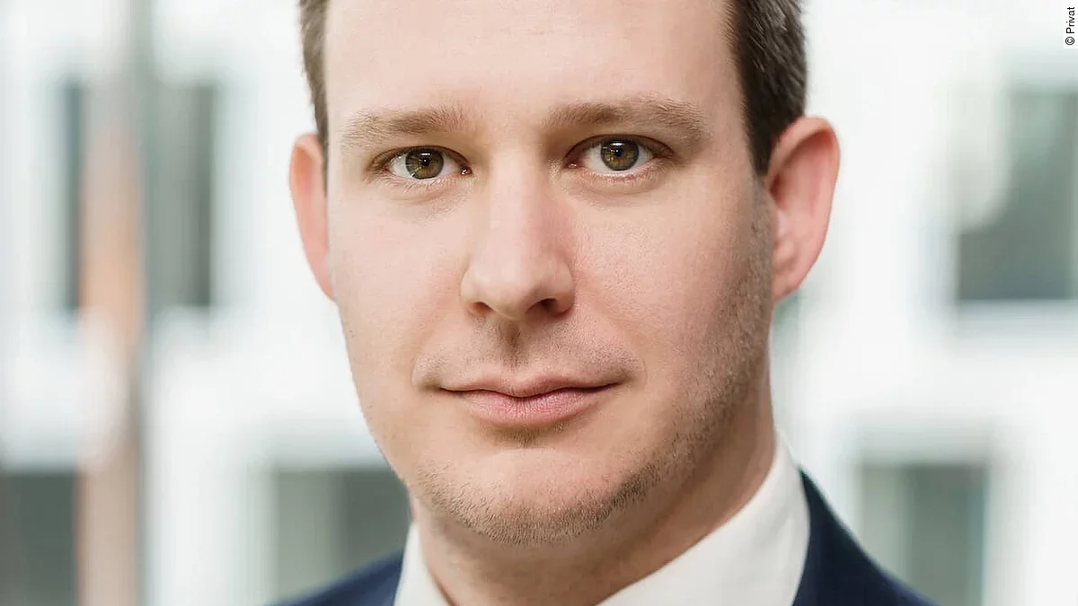 Dr. Christian Adolphs Dr. Christian Adolphs